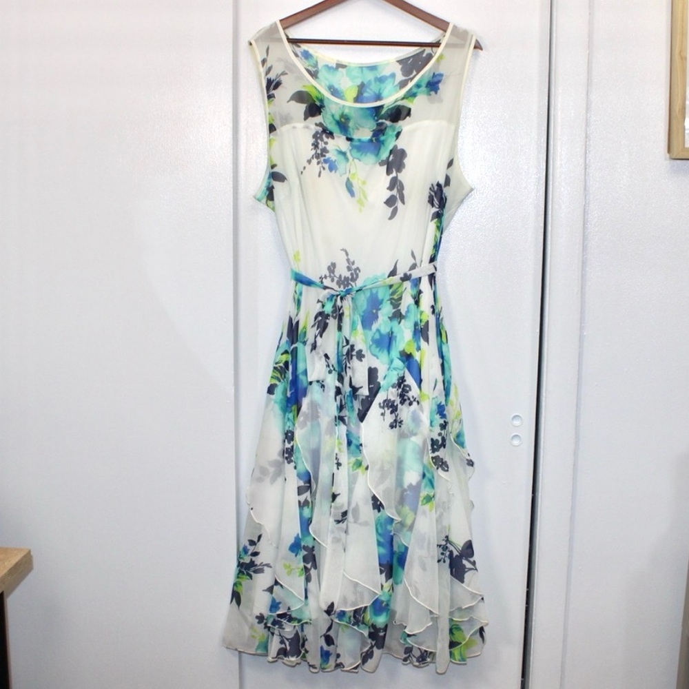 CB Established‎ 1962 White Floral Sleeveless Round Neck Dress Size 22